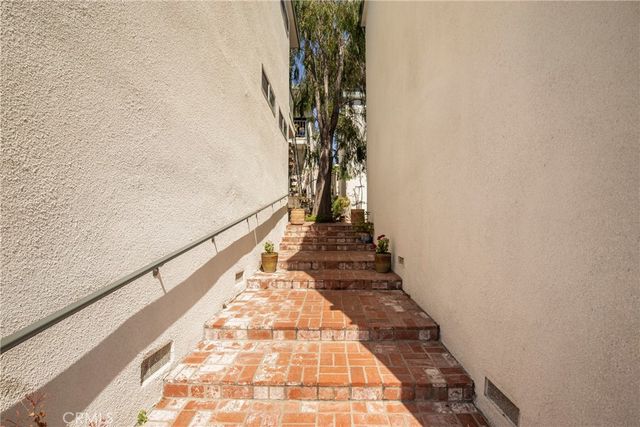 2312 6th 1, Santa Monica, CA 90405