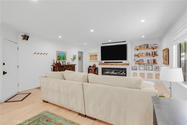 2312 6th 1, Santa Monica, CA 90405