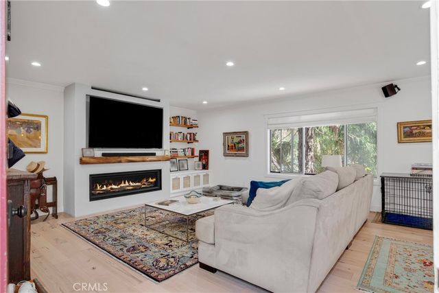 2312 6th 1, Santa Monica, CA 90405