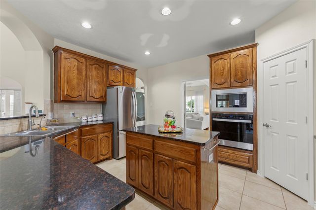 23307 Parkway Lakes Lane, Richmond, TX 77407