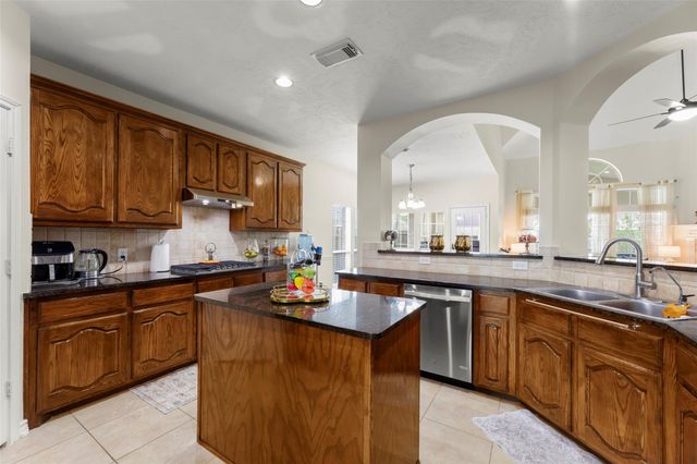 23307 Parkway Lakes Lane, Richmond, TX 77407