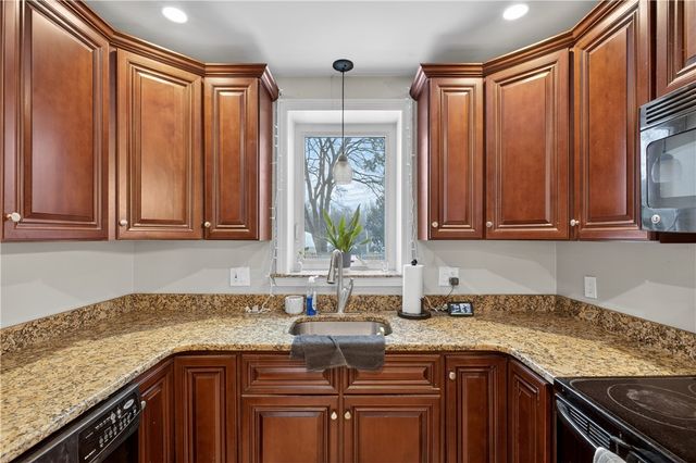 110 Panto Road, Warwick, RI 02886