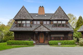 25 Walnut Street, Jamestown, RI 02835