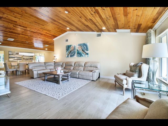 451 N Lyra Circle, Juno Beach, FL 33408