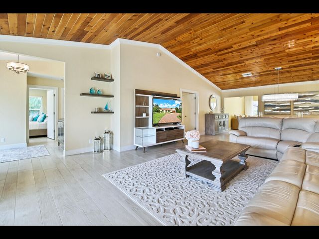 451 N Lyra Circle, Juno Beach, FL 33408