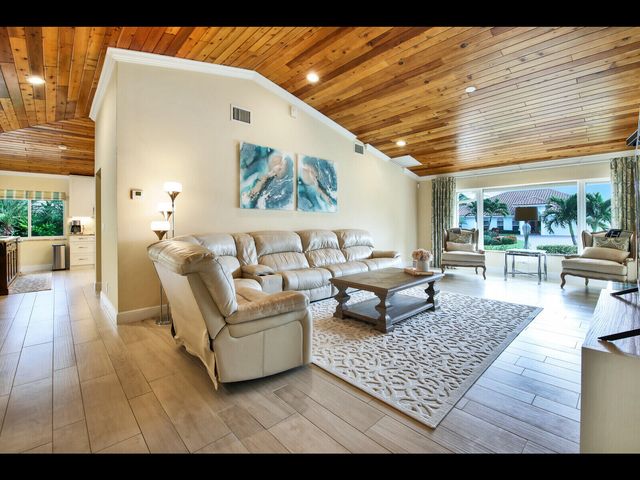 451 N Lyra Circle, Juno Beach, FL 33408