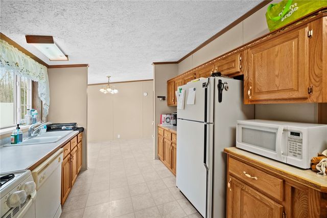 229 Connoquenessing Dr, Connoquenessing Twp, PA 16033