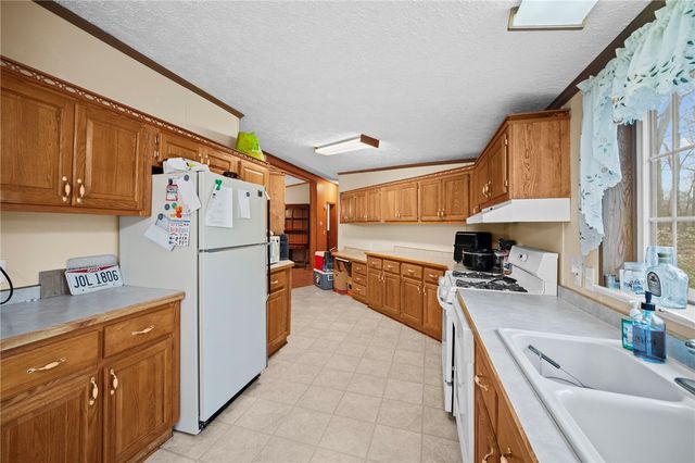 229 Connoquenessing Dr, Connoquenessing Twp, PA 16033