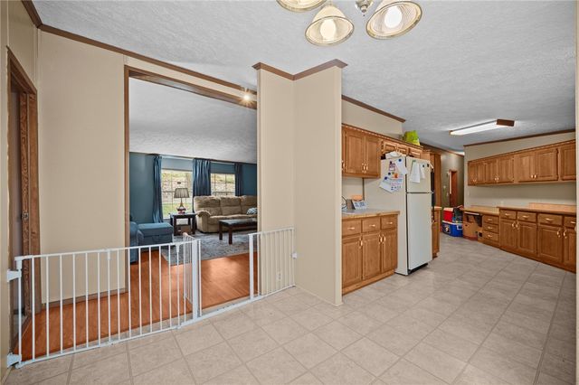 229 Connoquenessing Dr, Connoquenessing Twp, PA 16033