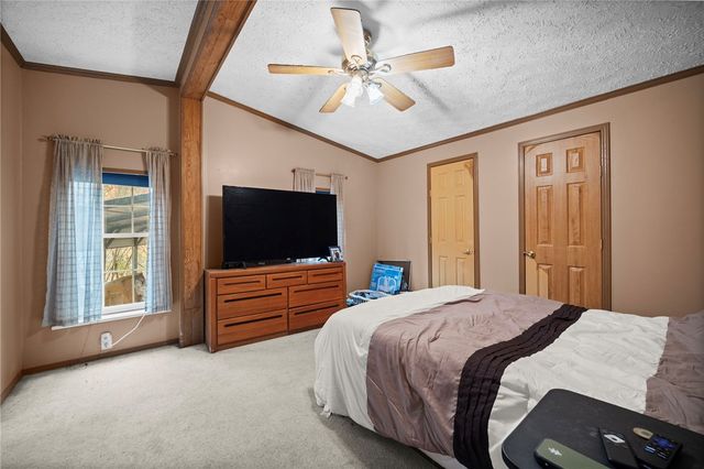 229 Connoquenessing Dr, Connoquenessing Twp, PA 16033