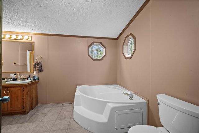 229 Connoquenessing Dr, Connoquenessing Twp, PA 16033