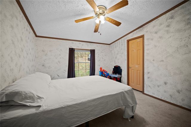 229 Connoquenessing Dr, Connoquenessing Twp, PA 16033