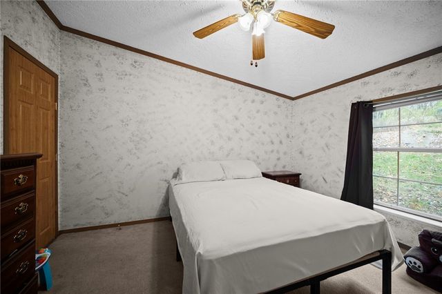 229 Connoquenessing Dr, Connoquenessing Twp, PA 16033