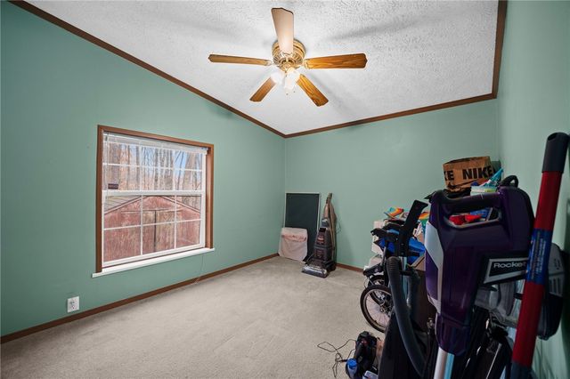 229 Connoquenessing Dr, Connoquenessing Twp, PA 16033