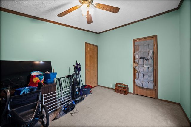 229 Connoquenessing Dr, Connoquenessing Twp, PA 16033