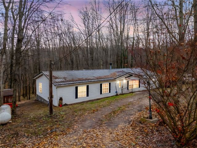 229 Connoquenessing Dr, Connoquenessing Twp, PA 16033