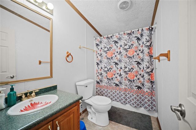 229 Connoquenessing Dr, Connoquenessing Twp, PA 16033