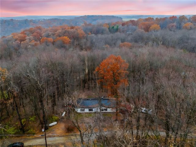 229 Connoquenessing Dr, Connoquenessing Twp, PA 16033