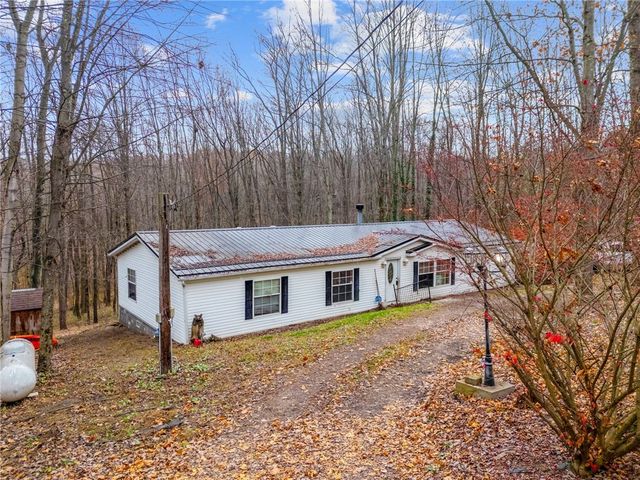 229 Connoquenessing Dr, Connoquenessing Twp, PA 16033