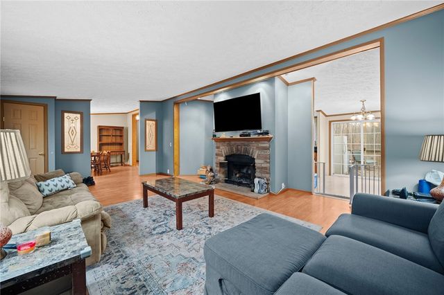 229 Connoquenessing Dr, Connoquenessing Twp, PA 16033