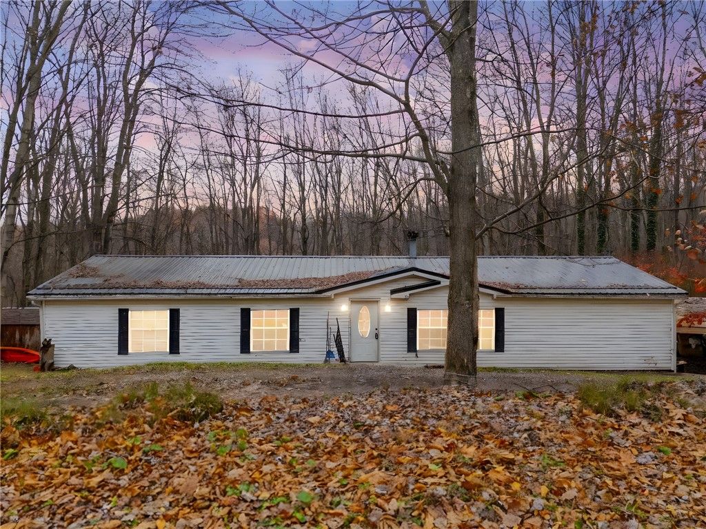 229 Connoquenessing Dr, Connoquenessing Twp, PA 16033