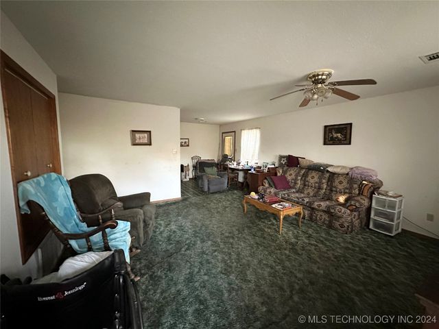 201 SE S SE, Ardmore, OK 73401