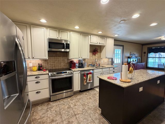 330 S Goode Road, Wilmer, TX 75172