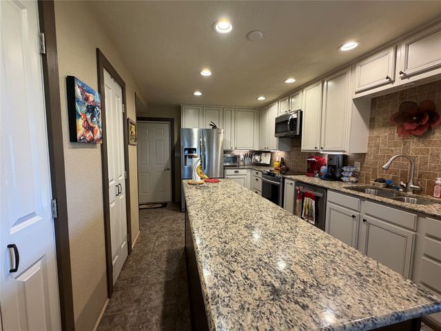 330 S Goode Road, Wilmer, TX 75172