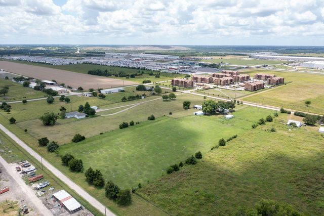 330 S Goode Road, Wilmer, TX 75172
