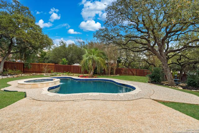 2 Rossridge, San Antonio, TX 78248