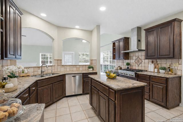 2 Rossridge, San Antonio, TX 78248