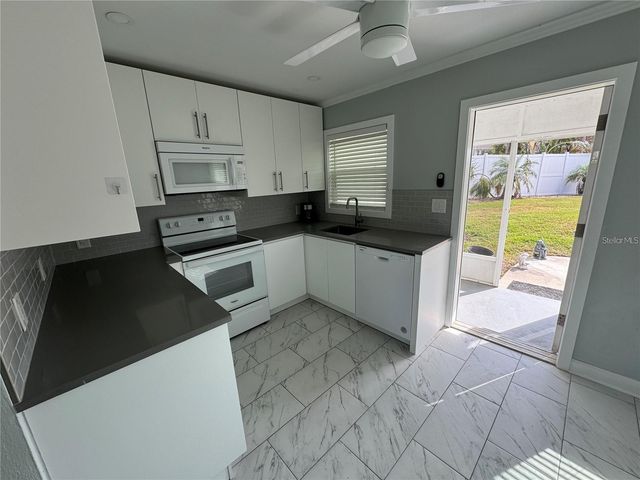 301 COLONIA LANE W, Nokomis, FL 34275