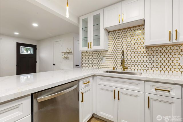 5506 216 Street SW, Mountlake Terrace, WA 98043