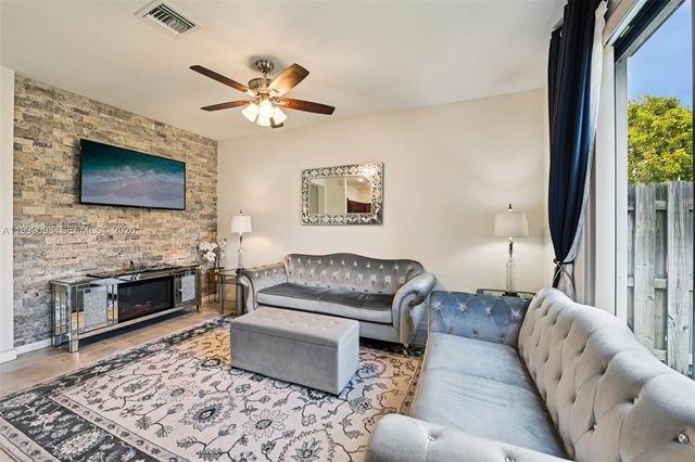 18431 NW 89th Ct, Hialeah, FL 33018