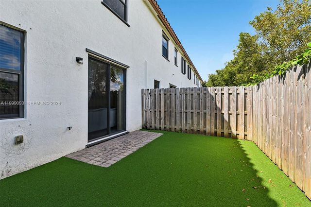 18431 NW 89th Ct, Hialeah, FL 33018