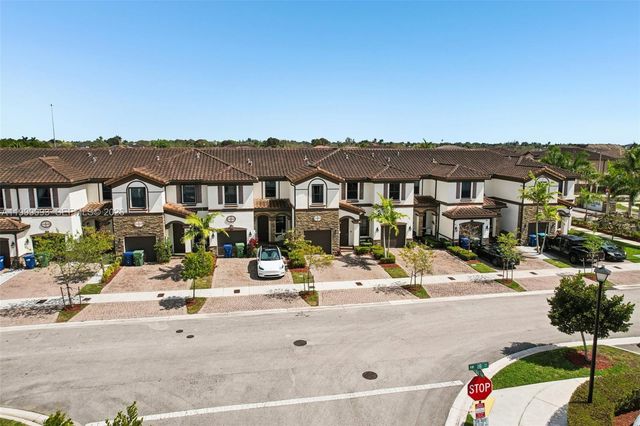 18431 NW 89th Ct, Hialeah, FL 33018