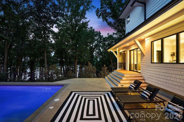 13702 Sage Thrasher Lane, Charlotte, NC 28278