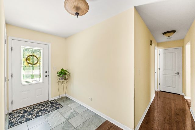2040 POPLAR Avenue, Hanover Park, IL 60133