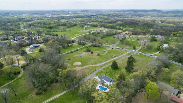 712 New Shackle Island Rd, Hendersonville, TN 37075