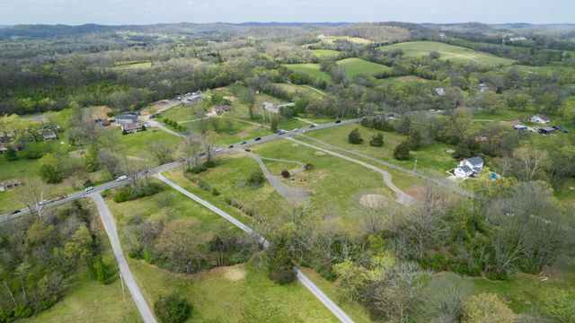 712 New Shackle Island Rd, Hendersonville, TN 37075