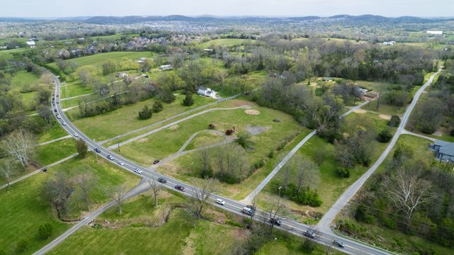 712 New Shackle Island Rd, Hendersonville, TN 37075