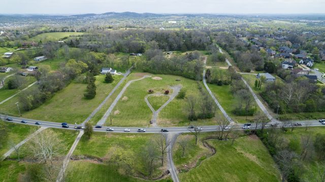 712 New Shackle Island Rd, Hendersonville, TN 37075