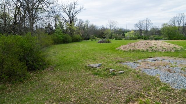 712 New Shackle Island Rd, Hendersonville, TN 37075