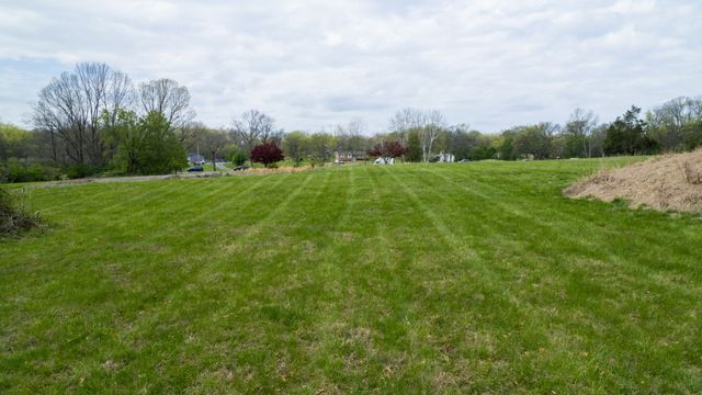 712 New Shackle Island Rd, Hendersonville, TN 37075