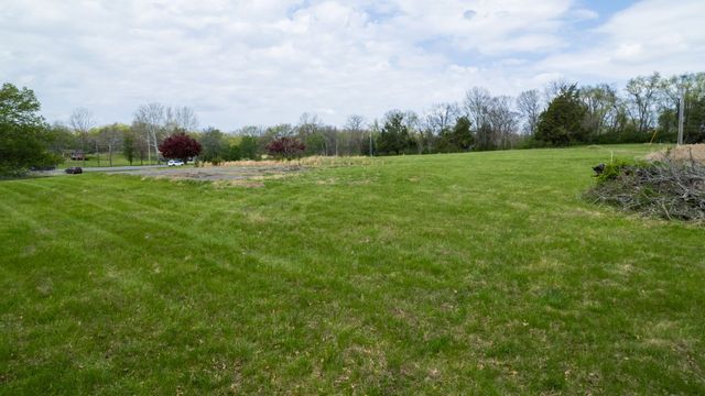 712 New Shackle Island Rd, Hendersonville, TN 37075