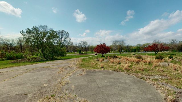 712 New Shackle Island Rd, Hendersonville, TN 37075