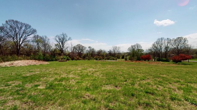 712 New Shackle Island Rd, Hendersonville, TN 37075