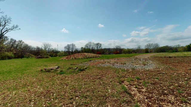 712 New Shackle Island Rd, Hendersonville, TN 37075