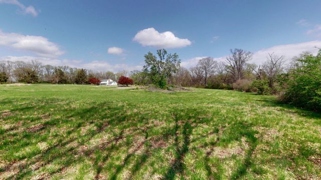 712 New Shackle Island Rd, Hendersonville, TN 37075
