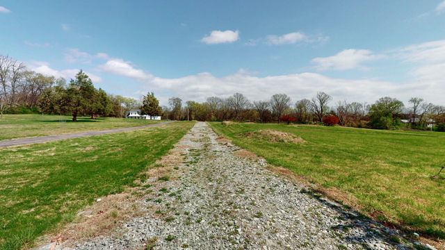 712 New Shackle Island Rd, Hendersonville, TN 37075